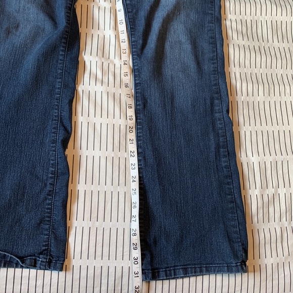 NYDJ NOT YOUR DAUGHTERS JEANS.  LIFT & TUCK.  BOOTLEG.  SIZE 6. - Picture 7 of 8